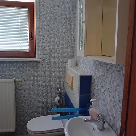 Dolenjska With Private Jacuzzi And Sauna Nastanitev v družini *